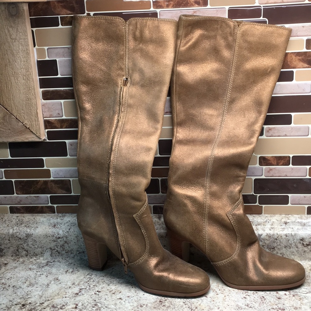 Anne Klein 8 1/2 M sueude gold/brown
